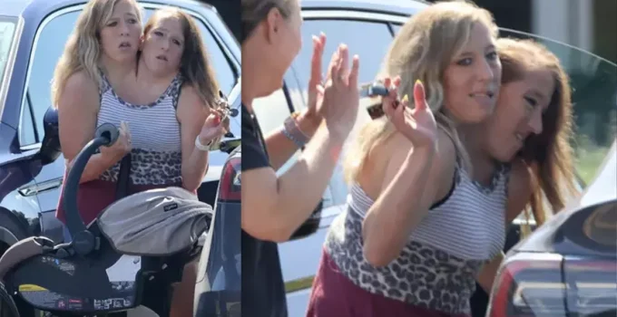 Evlilikleriyle Gündem Olan Yapışık İkizler Abby ve Brittany Kucaklarında Bebekle Görüntülendi