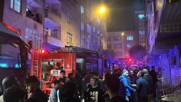 SON DAKİKA! İstanbul Esenler’de Korkutan Yangın: 5 Katlı Binada Mahsur Kalan 15 Kişi Hastaneye Kaldırıldı!