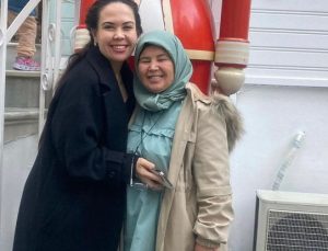 Sosyal Medya Sallandı! Fenomen Özlem Öz’ün Annesi Hayriye Hanım’dan “Yok Artık” Dedirten Görüntüler!