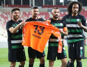 GOL YAĞMURU! Serik Spor, Adana Demirspor’u 4-0’lık Net Skorla Dağıttı: Fark Yaratıldı!