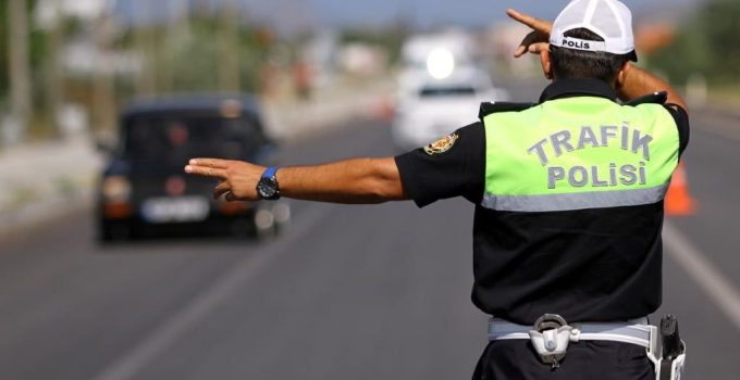 Trafikte Büyük Değişiklik: Motosiklet ve Bisiklet Kullanıcıları Dikkat! Yeni Koruyucu Ekipman Zorunluluğu Yürürlükte!