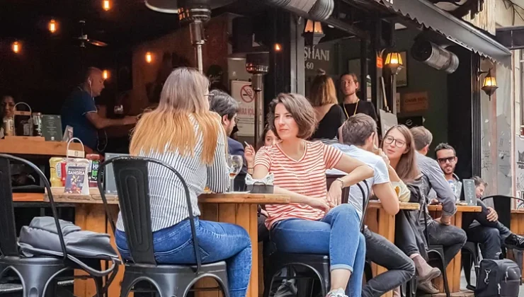 TEPKİLER SONUÇ VERDİ! Kafe ve Restoranlarda ‘Masa Ücreti’ Dönemi BİTİYOR: Bakanlık Harekete Geçti