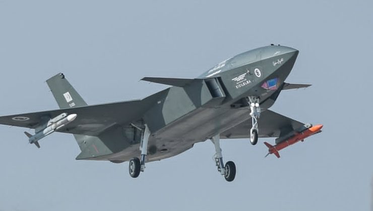 Dünya Tarihinde Bir İlk! Milli Savaş Uçağı KIZILELMA, Havada Uçağı İmha Etti