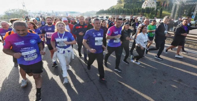 REKOR KATILIM! Türkiye İş Bankası 47. İstanbul Maratonu’na 41 Bin 416 Kişi Kayıt Yaptırdı!