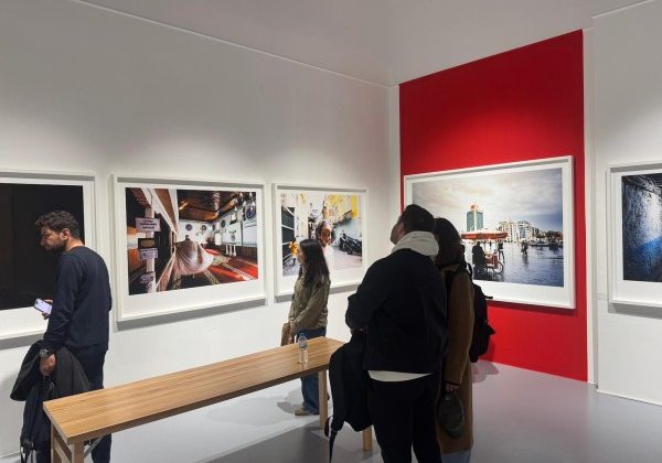 YALNIZLIĞIN GÖLGESİ ANKARA’DA! Zeki Demirkubuz’un İkinci Kişisel Sergisi CerModern’de Açıldı