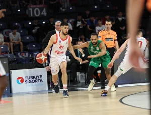 YÜREKLER AĞZA GELDİ! Bursaspor Basketbol, Bahçeşehir Koleji’ne Son Saniye Üçlüğüyle Mağlup Oldu: 75-77