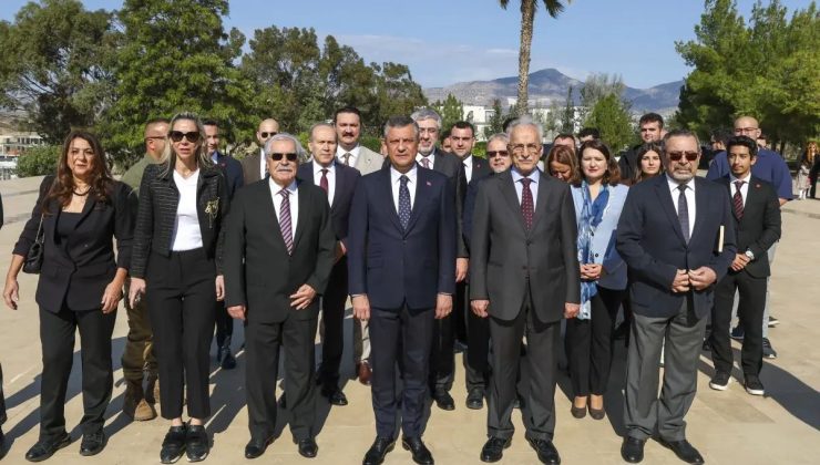 KKTC Ziyareti: Özgür Özel’den Anlamlı Mesajlar! Küçük ve Denktaş’ın Huzurunda…