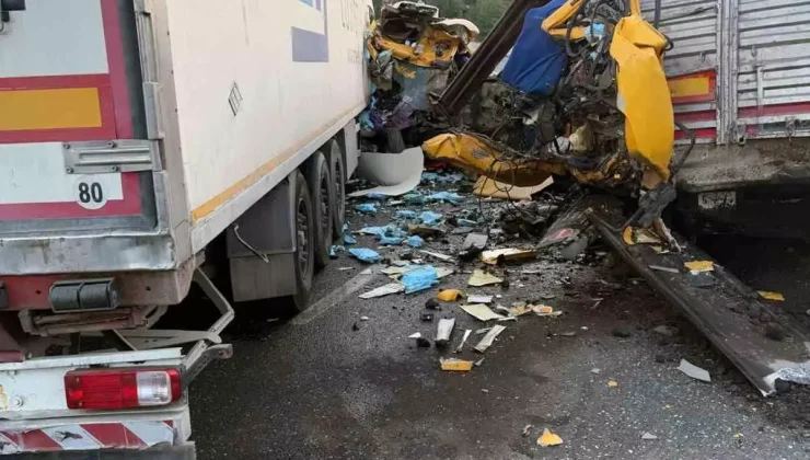 SON DAKİKA: AYDIN-MUĞLA KARAYOLU FELÇ OLDU! TIR Kazasında İki Sürücü Yaralı, Biri Ağır