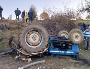 Kastamonu’da Traktör Devrildi! Sürücü Sıkıştığı Yerden Kurtarıldı ve Hastaneye Kaldırıldı