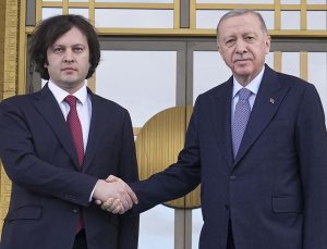 İletişim Başkanlığı: Cumhurbaşkanımız Sayın Recep Tayyip Erdoğan, Gürcistan Başbakanı Irakli Kobakhidze ile bir telefon görüşmesi gerçekleştirdi.