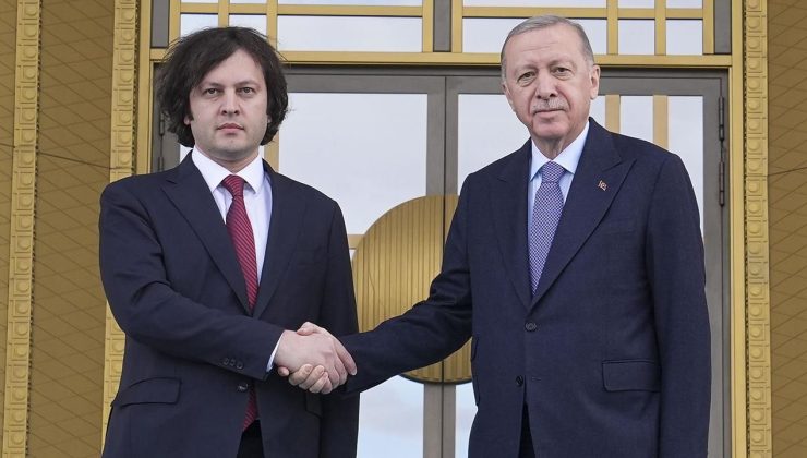 İletişim Başkanlığı: Cumhurbaşkanımız Sayın Recep Tayyip Erdoğan, Gürcistan Başbakanı Irakli Kobakhidze ile bir telefon görüşmesi gerçekleştirdi.