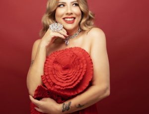 SAHNEDE İKİNCİ ŞOK! Işın Karaca Konser Öncesi Feci Şekilde Düştü: Ayağı Alçıda