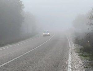 BÖLGE TRAFİĞİNDE SİS ALARMI! Çanakkale ve Balıkesir Bağlantı Yolunda Görüş Mesafesi 40 Metreye Düştü