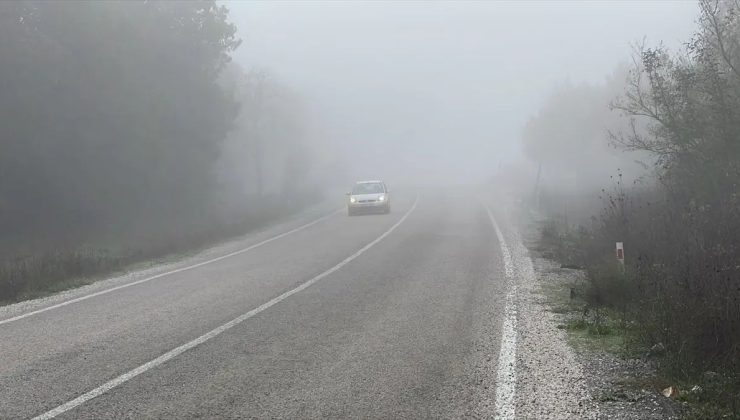 BÖLGE TRAFİĞİNDE SİS ALARMI! Çanakkale ve Balıkesir Bağlantı Yolunda Görüş Mesafesi 40 Metreye Düştü