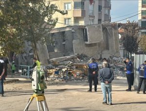 BİLİRKİŞİ HEYETİ SAHADA: Kocaeli Gebze’de Çöken Binanın Gizemi Çözülüyor! İncelemeler ‘Zemin’ Odaklı Sürüyor