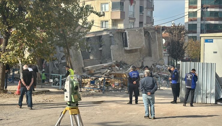 BİLİRKİŞİ HEYETİ SAHADA: Kocaeli Gebze’de Çöken Binanın Gizemi Çözülüyor! İncelemeler ‘Zemin’ Odaklı Sürüyor