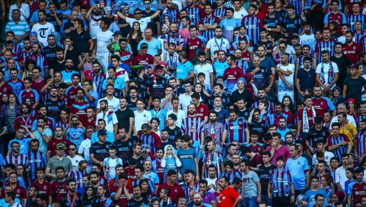 Bordo-Mavili Akın! Trabzonspor Taraftarları, Galatasaray Derbisi İçin RAMS Park’ta!