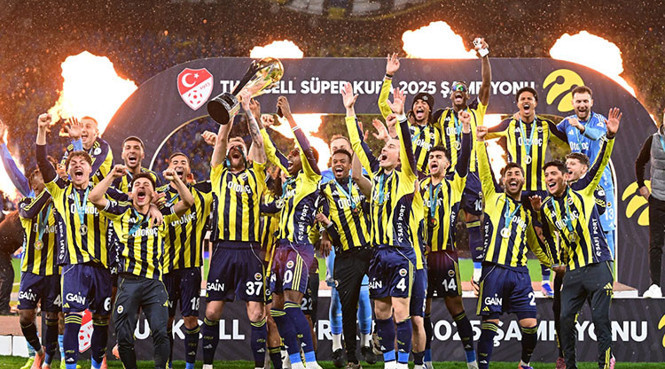 Fenerbahçe Süper Kupayı Kaldırdı: Sezonun İlk Kupası Kanarya’nın!