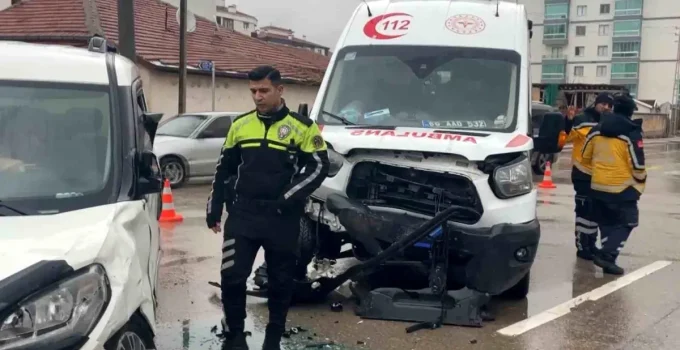 Aksaray’da Ambulans Kazası: 8 Yaralı