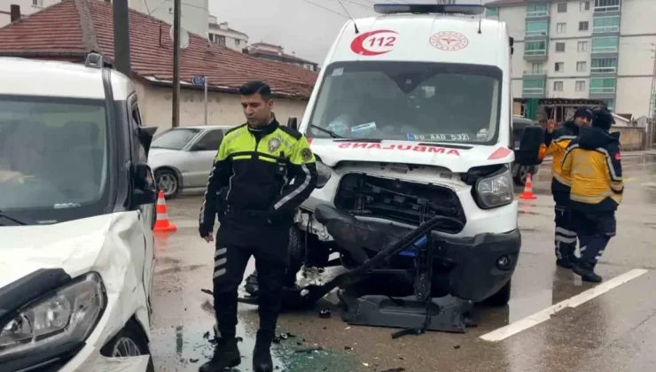 Aksaray’da Ambulans Kazası: 8 Yaralı