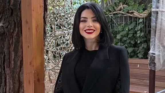 Merve Boluğur’dan Cami Paylaşımı: “Dünya Oyun ve Eğlenceden İbarettir”